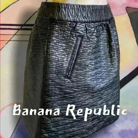 BANANA REPUBLIC Black Vegan Quilted Faux Leather Mini Bubble Skirt size 0 - Picture 4 of 10